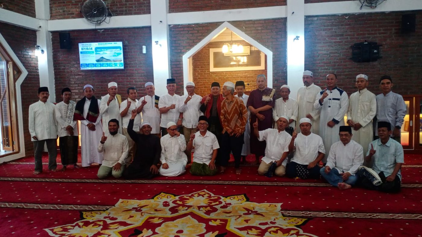 Silaturahmi pengurus yayasan di masjid